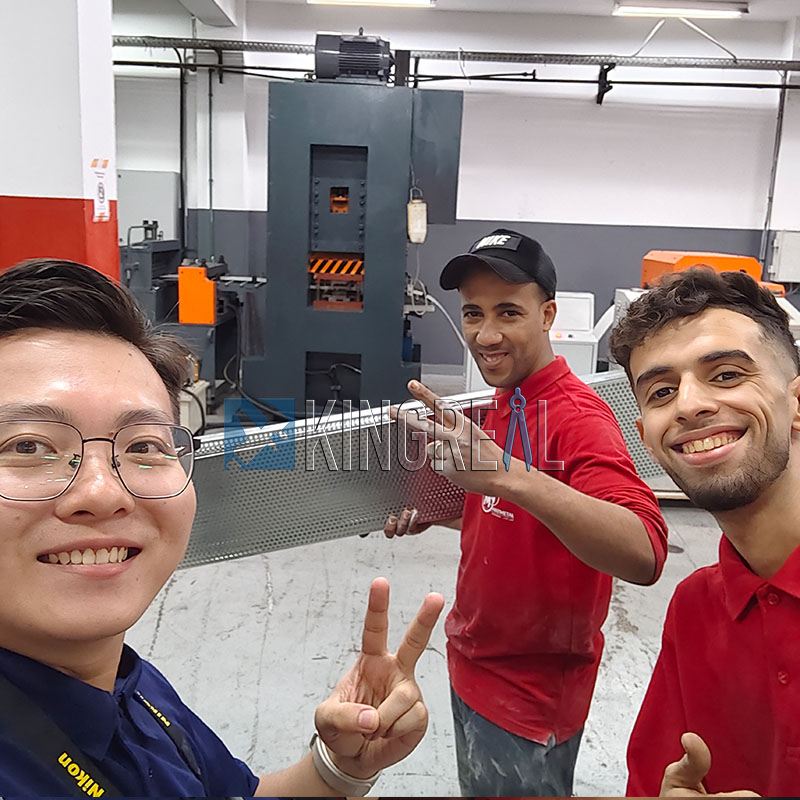 линии перфорации рулонного металла