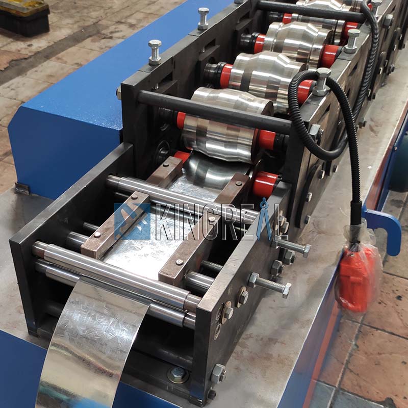 Машина для формования треугольника профиля