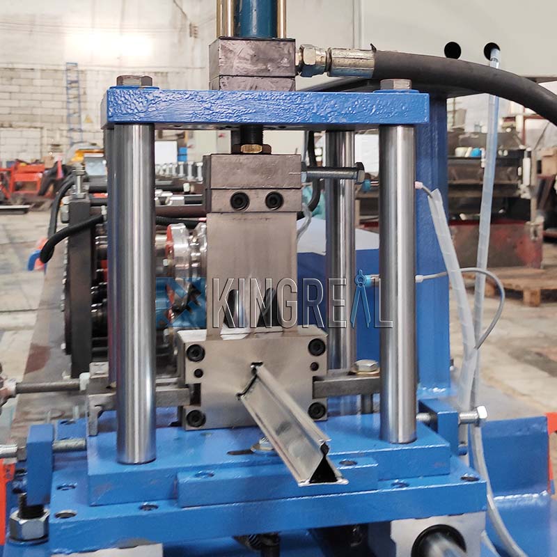 Крен потолка адвокатского сословия треугольника Т формируя машину-4