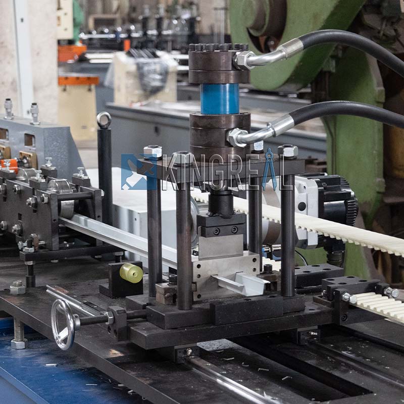 Машина для формирования рулонов с каналами